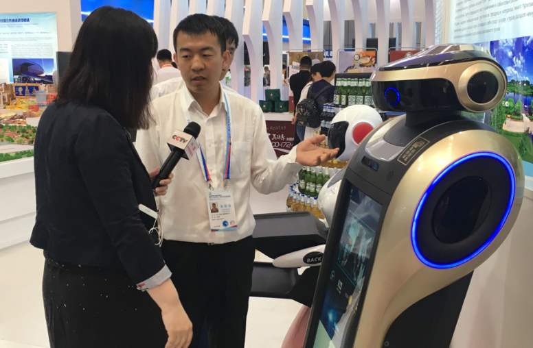 王毅谈孟晚舟案：企业不当＂沉默羔羊＂