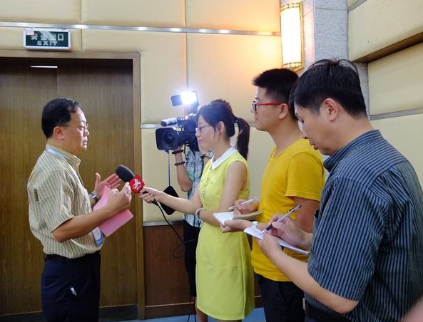 热点:[改革开放30年·亲历]任海深：搭建走向世界的平台
