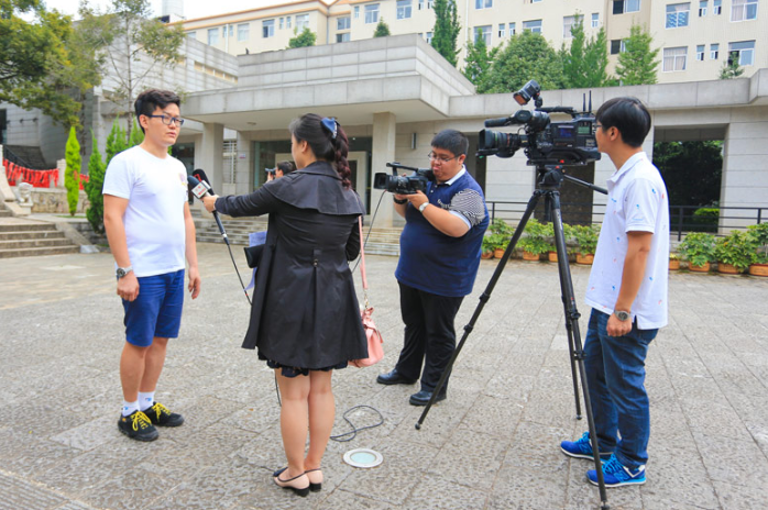 热点:烟台港城中学青年教师联合会户外素质拓展训练活动